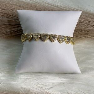 Brand new Gold heart bracelet | Gold plated | Extendable clip